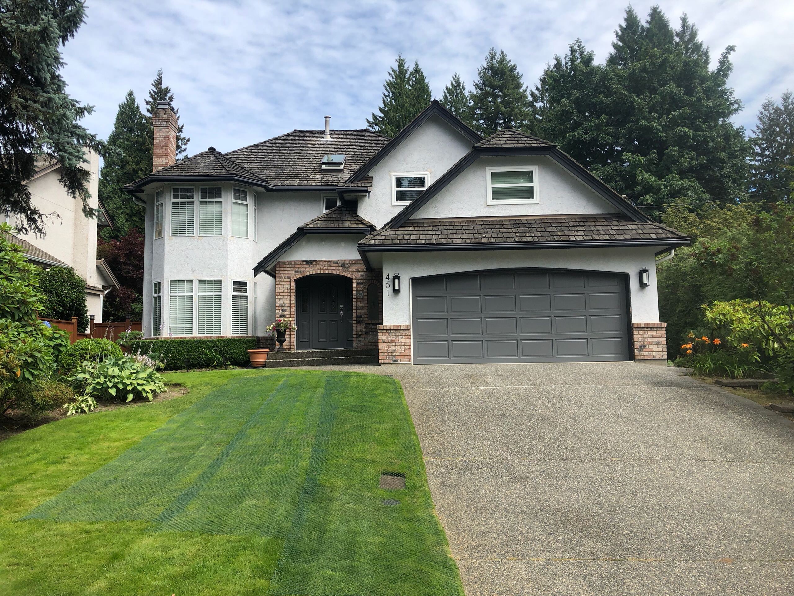 exterior-brick-staining-before-photo-spray-net-vancouver-img~1bc1fcfa0e66bcf6_14-5880-1-a516146
